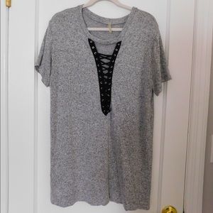 Lace-up cutout long tee